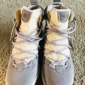 UGG Women’s NEW Lakesider Heritage Mid Boot Sneaker Waterproof Suede Gray US 7